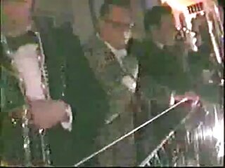 سینڈرا ، بھی بھٹک اور گرم ، شہوت انگیز سنہرے بالوں والی, unbuttons فورمین کی پتلون اور ان کی ڈک بیکار