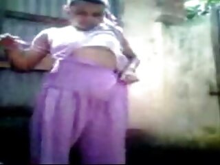 فحش sluts کے بہکانا ایک خوش آدمی میں ایک foursome