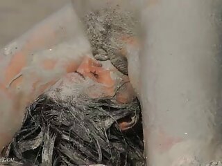 گندی ویڈیو تشدد ایک ڈک پر بیٹھ کر اس کے چہرے پر ایک پارٹی