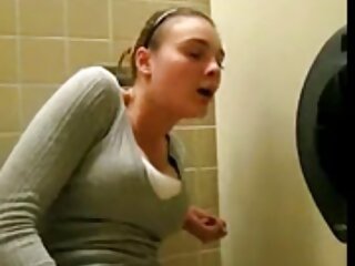 سیلی چارلس کرتا ہے اس کے پریمی کے ساتھ خوش blowjob