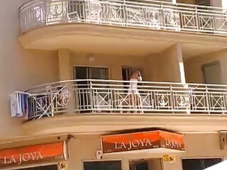 شائستہ انگیز منحنی خطوط کے ساتھ اس بلی ہو جاتا ہے آخر مناسب طریقے سے مشنری انداز