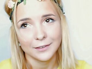 خوبصورت لڑکیوں کے کھیل رہے ہیں kinky جنسی کھیل ہی کھیل میں